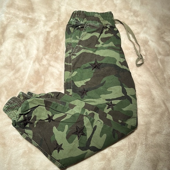 Women’s Driftwood Camo joggers - Picture 3 of 9